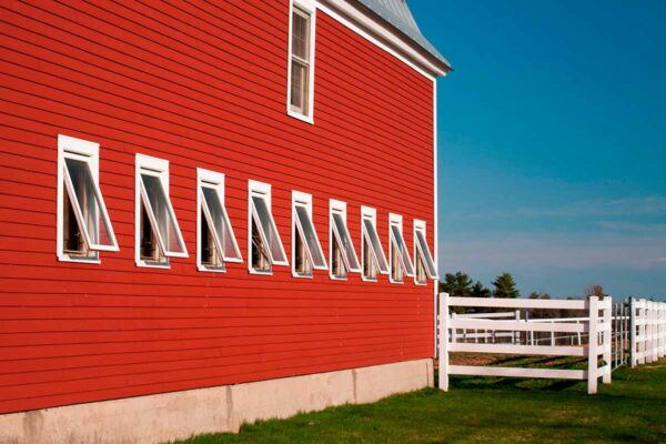 imagen de Fotomural granja roja en decoracionesenvinilo.com