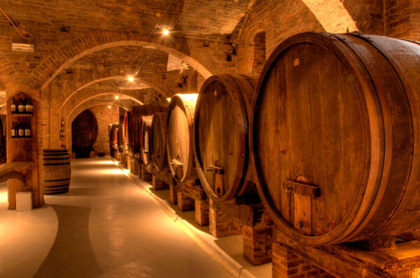 imagen de Fotomural barriles en bodega en decoracionesenvinilo.com