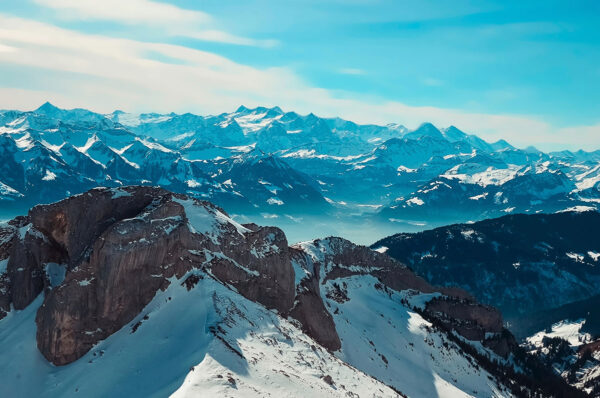 imagen de Fotomural montaña nevada con nubes en decoracionesenvinilo.com