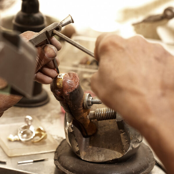 imagen de Fotomural taller joyería en decoracionesenvinilo.com