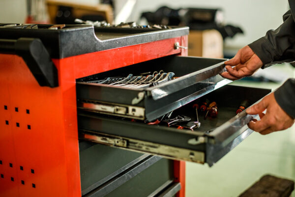 imagen de Fotomural cajón de herramientas mecánico en decoracionesenvinilo.com