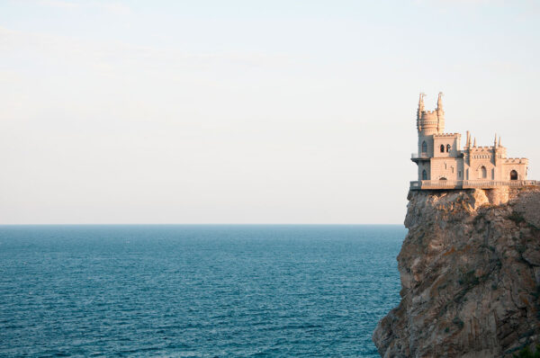 imagen de Fotomural castillo acantilado en decoracionesenvinilo.com