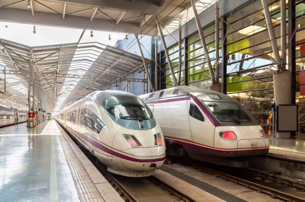 imagen de Fotomural trenes en estación en decoracionesenvinilo.com