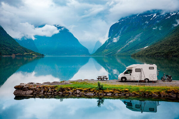 imagen de Fotomural caravana frente a paisaje hermoso en decoracionesenvinilo.com